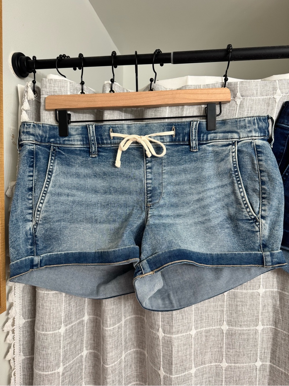 NWOT•Never Worn!! TWO Torrid 3.5” Mid Rise Shorts 00X , TORRID SIZE 10 Large - Picture 3 of 10